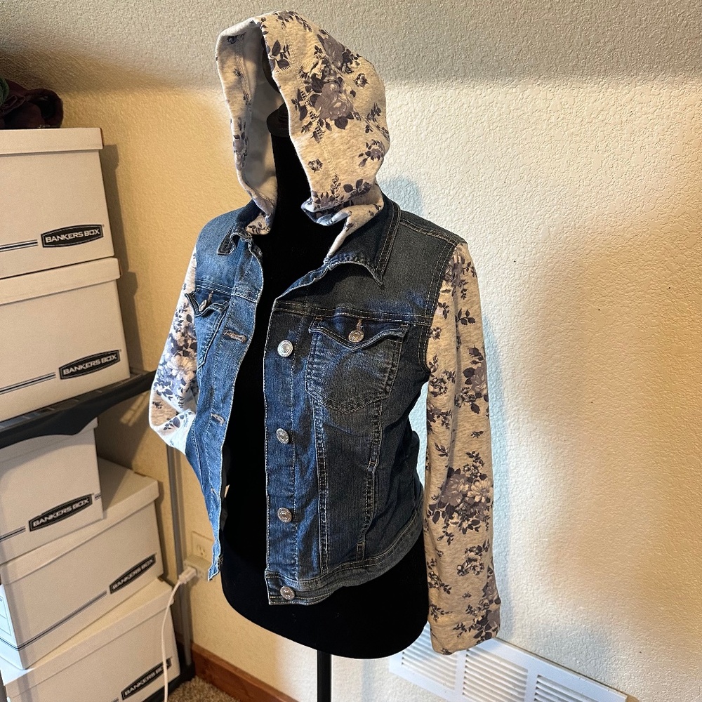 Women’s Wallflower denim hooded jacket size small.
